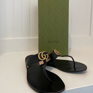Gucci Leather Thong Sandal with Double G (Black) - Size: 9